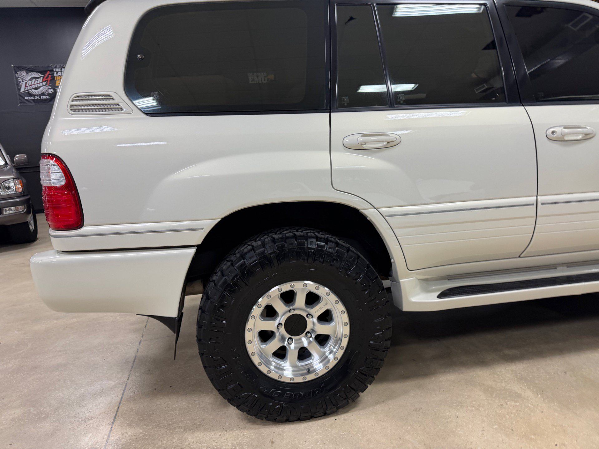 Used 2002 Lexus LX 470 4WD image 16