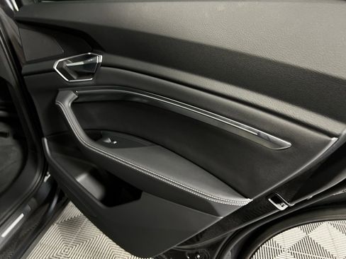 Used 2023 Audi e-tron Premium w/ Convenience Plus Package image 32