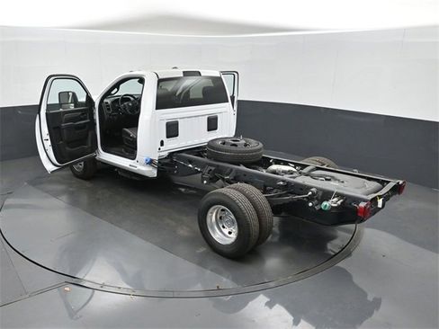 New 2026 RAM 3500 Tradesman w/ Chrome Appearance Group image 41