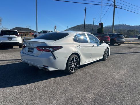 Used 2024 Toyota Camry SE image 17