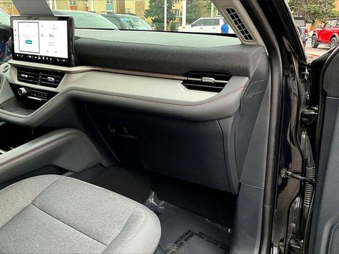 Certified 2025 Ford Explorer Active image 15