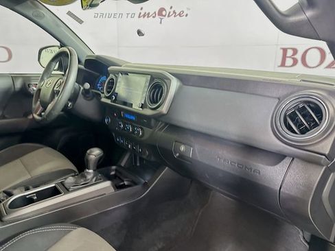 Used 2022 Toyota Tacoma TRD Off-Road image 30