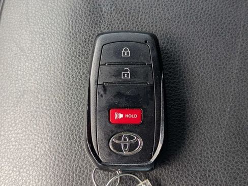Used 2025 Toyota Tacoma SR5 w/ SR5 Upgrade Package AWD/4WD image 28