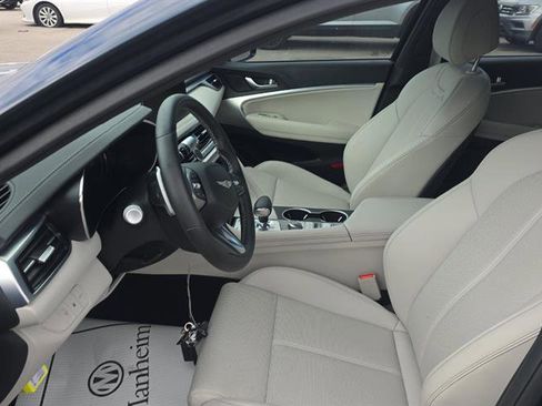 Used 2025 Genesis G70 2.5T image 7