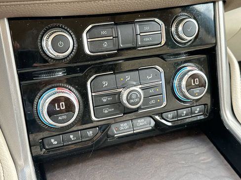 Used 2021 GMC Yukon Denali w/ Denali Premium Package RWD image 19