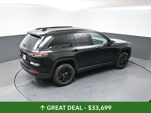 Used 2025 Jeep Grand Cherokee Altitude AWD/4WD image 43