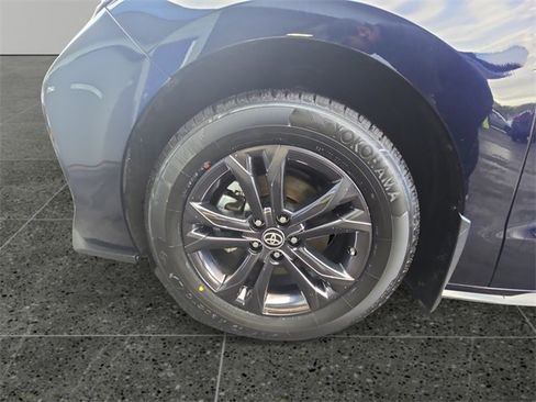 Used 2024 Toyota Sienna XSE w/ XSE Plus Package image 18
