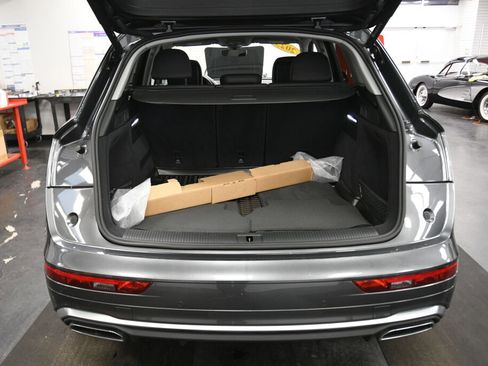 Used 2023 Audi Q5 2.0T Premium w/ Convenience Package AWD/4WD image 24