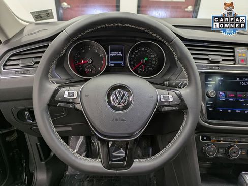 Used 2021 Volkswagen Tiguan SE w/ Panoramic Sunroof Package image 20