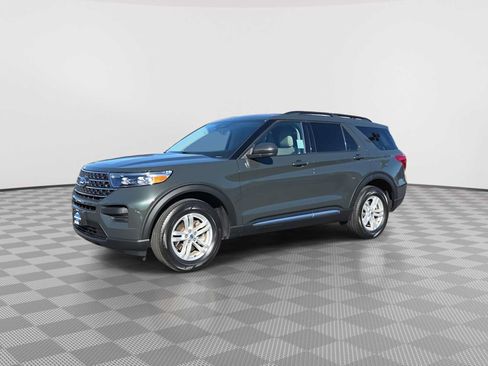 Used 2023 Ford Explorer XLT AWD/4WD image 4
