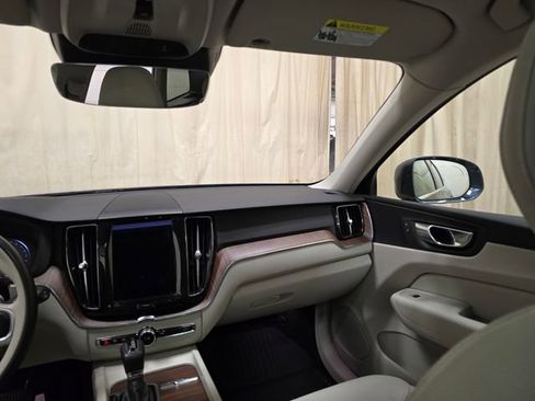 Used 2021 Volvo XC60 T5 Momentum AWD/4WD image 25