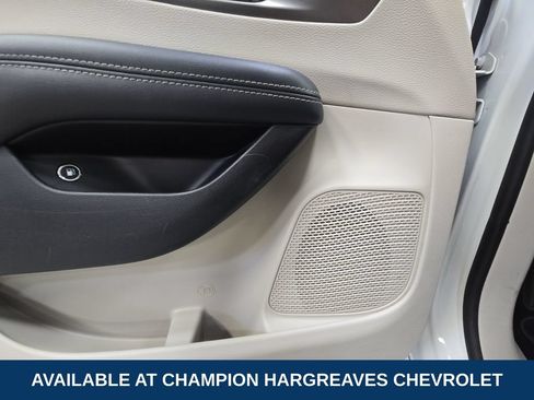 Used 2023 Chrysler Pacifica Touring-L FWD image 32