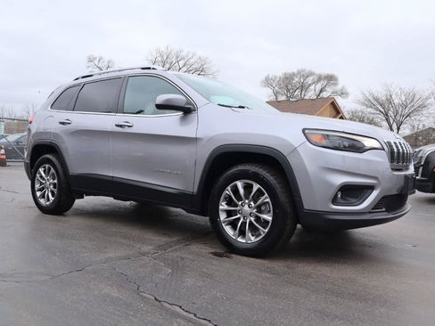 Used 2019 Jeep Cherokee Latitude Plus w/ Cold Weather Group AWD/4WD image 7