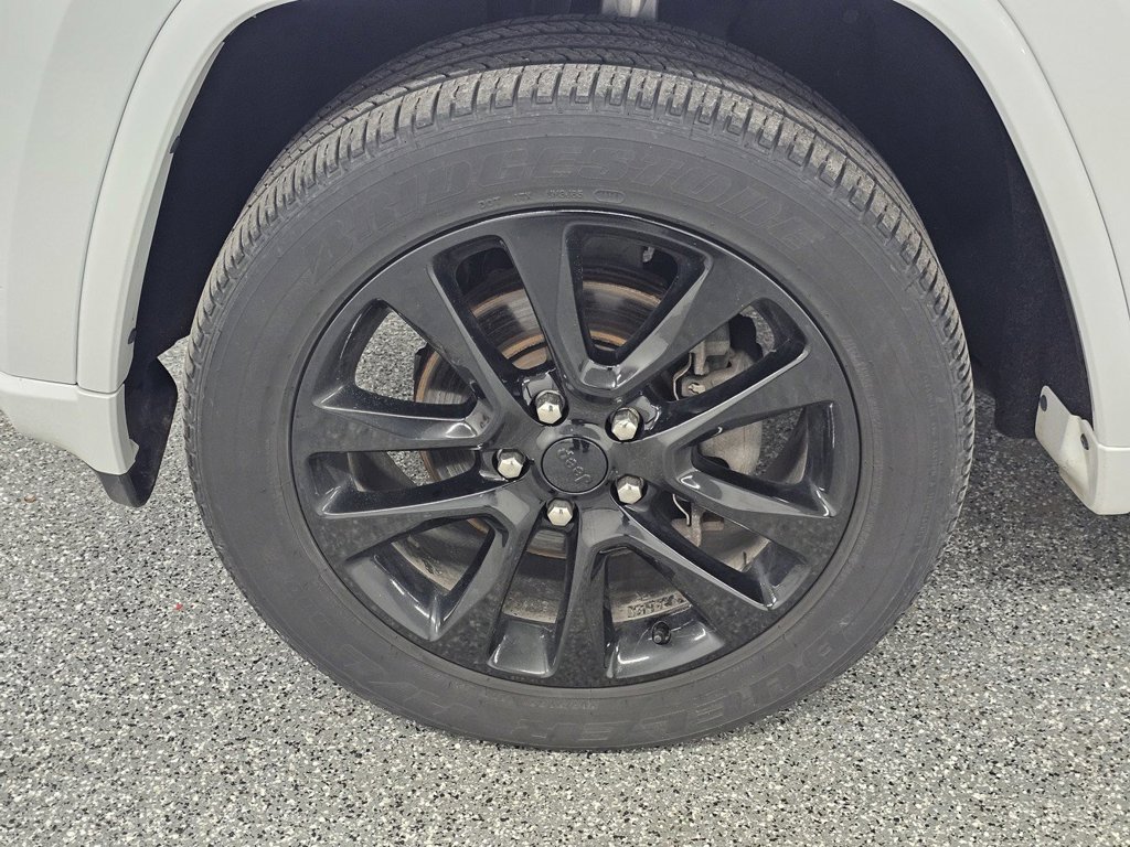 Used 2019 Jeep Grand Cherokee Altitude AWD/4WD image 10