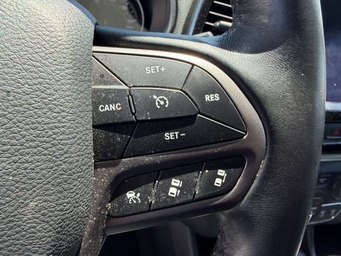 Used 2019 Jeep Cherokee Limited w/ Luxury Group AWD/4WD image 13