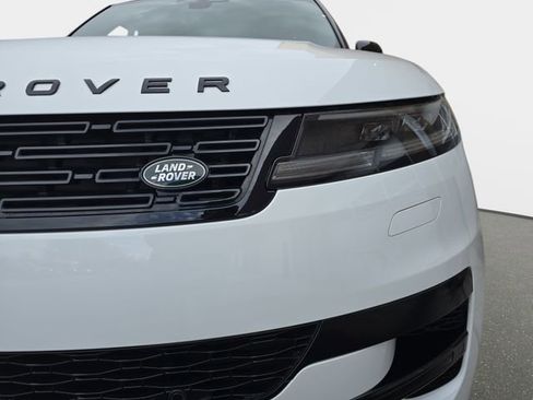 Used 2025 Land Rover Range Rover Sport SE image 34