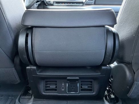 Used 2023 GMC Sierra 1500 SLE image 28