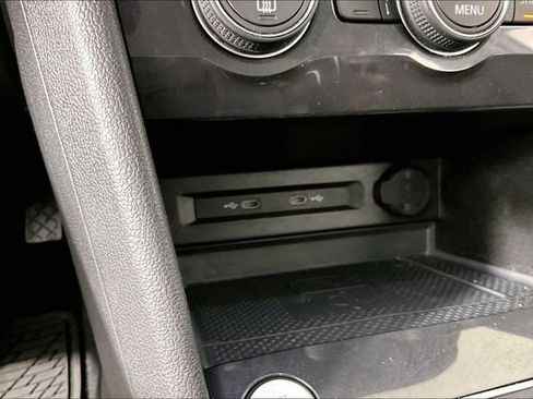 Used 2021 Volkswagen Tiguan SE w/ Panoramic Sunroof Package FWD image 15