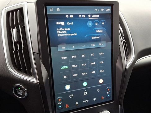 Used 2024 Ford Edge Titanium image 17