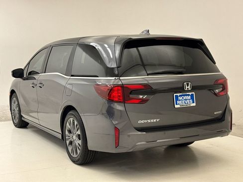 New 2026 Honda Odyssey Touring image 8
