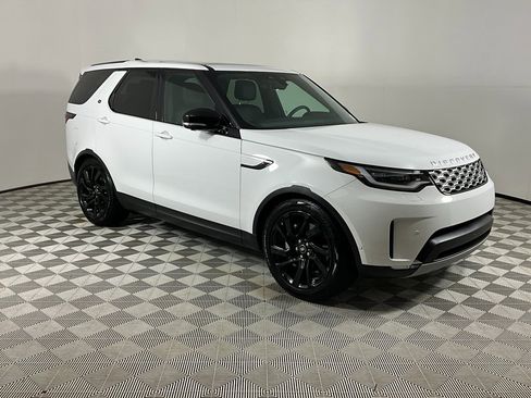 Used 2025 Land Rover Discovery S image 6