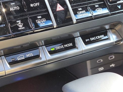 New 2025 Lexus LX 600 4WD w/ Premium Package image 30