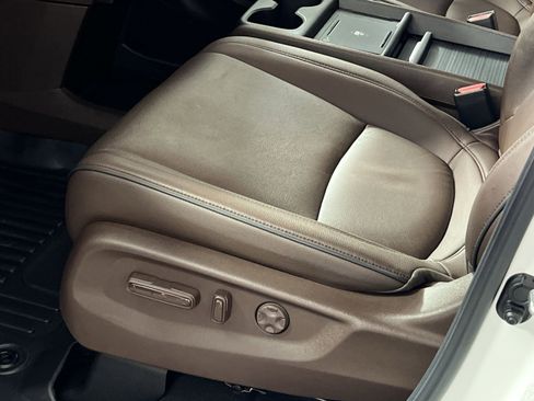 Used 2025 Honda Odyssey Touring image 14