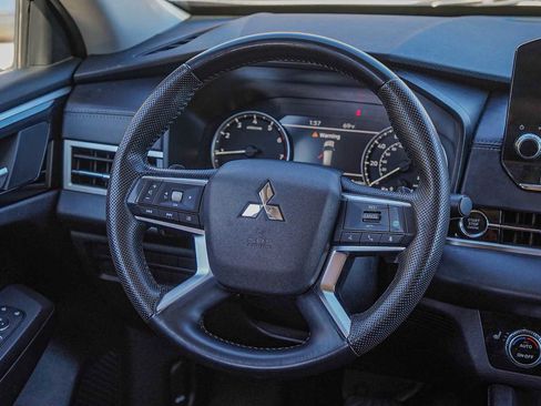 Used 2023 Mitsubishi Outlander SE image 27