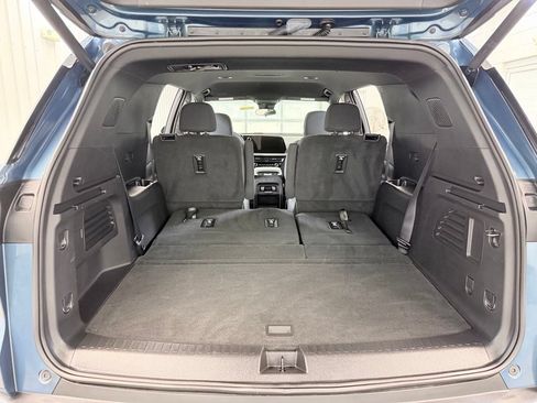 Used 2025 Chevrolet Traverse LT FWD image 33