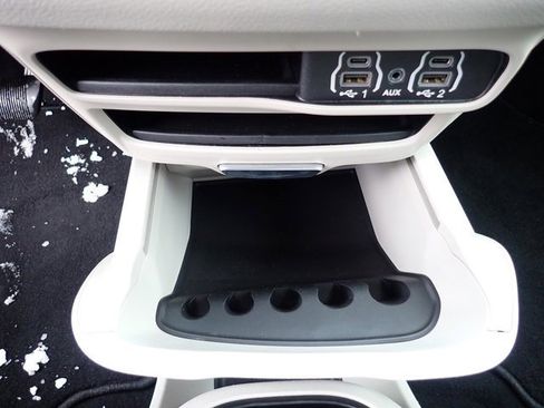 Used 2023 Chrysler Pacifica Touring-L image 26