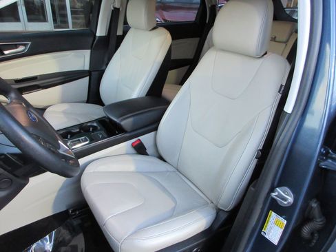 Used 2019 Ford Edge Titanium w/ Cold Weather Package image 31