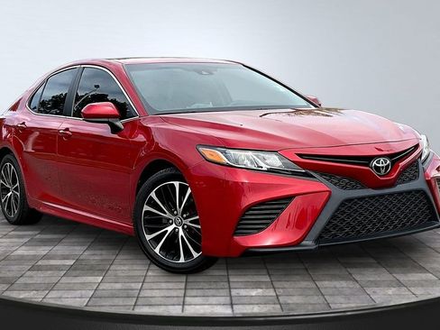 Used 2019 Toyota Camry SE FWD image 12