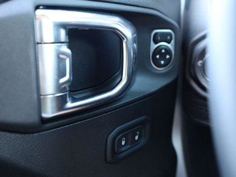 Used 2025 Jeep Wrangler Unlimited Sport AWD/4WD image 17