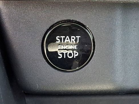 Used 2024 Nissan Rogue SV FWD image 23