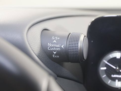 Used 2024 Lexus ES 300h F Sport image 36