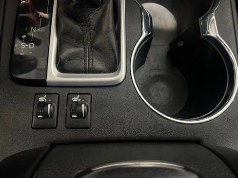 Used 2019 Toyota Highlander XLE AWD/4WD image 29