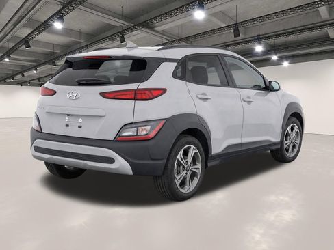 Used 2022 Hyundai Kona SEL w/ Convenience Package FWD image 4