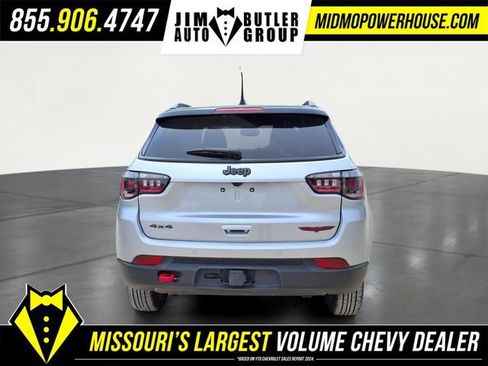 Used 2025 Jeep Compass Trailhawk w/ Trailer Tow Group AWD/4WD image 4