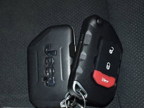Used 2023 Jeep Wrangler Unlimited Sahara AWD/4WD image 21