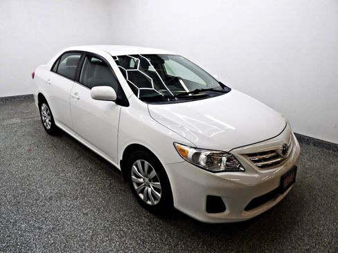Used 2013 Toyota Corolla LE FWD image 3