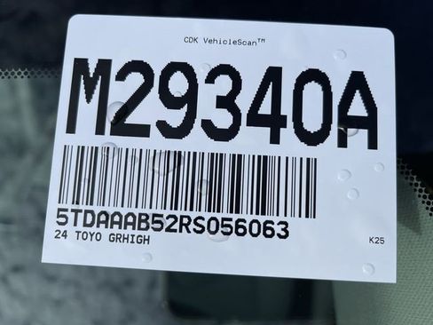 Certified 2024 Toyota Grand Highlander XLE image 11