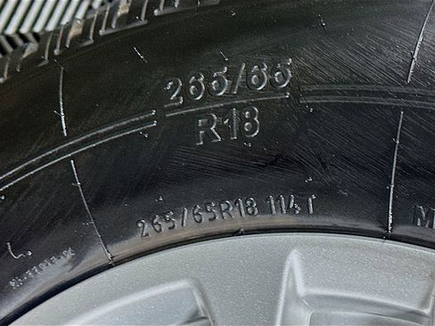 Used 2023 Chevrolet Suburban LT image 34