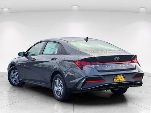 New 2026 Hyundai Elantra SE FWD image 5