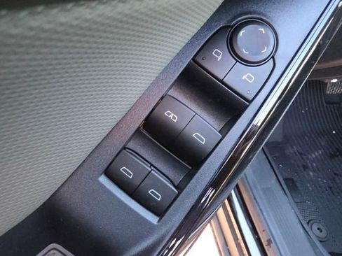 New 2026 Chevrolet Equinox LT w/ Convenience Package II image 16