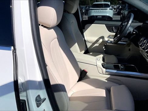 Used 2025 Mercedes-Benz GLA 250 image 9