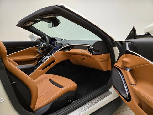 Used 2026 Ferrari Roma Spider RWD image 24
