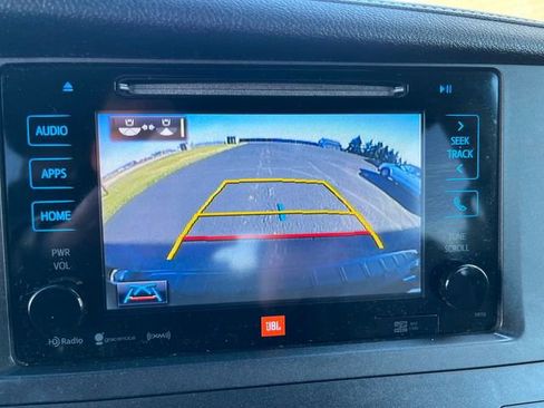 Used 2017 Toyota Sienna Limited Premium image 14