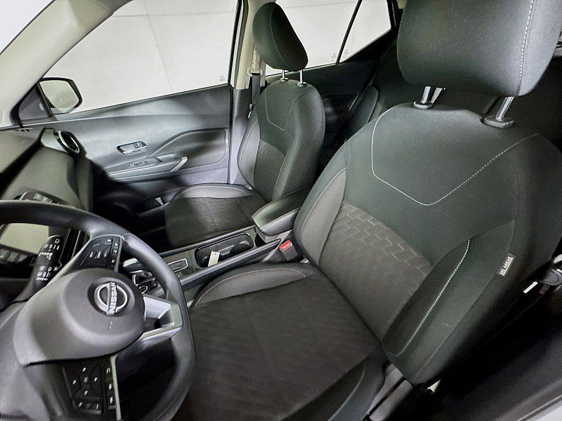 Used 2024 Nissan Kicks SV FWD image 11