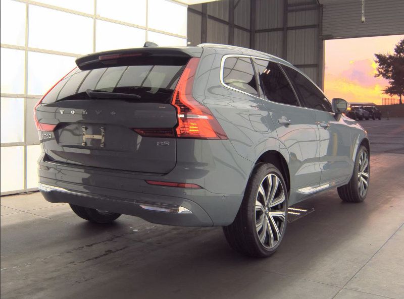Used 2023 Volvo XC60 B5 Ultimate w/ Climate Package FWD image 2