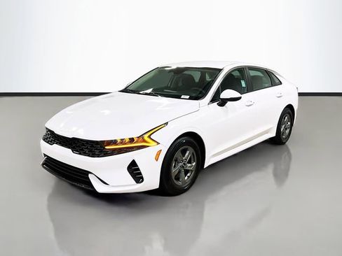Used 2023 Kia K5 LXS image 3